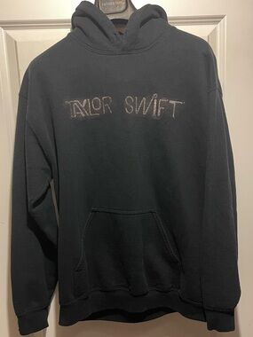 Taylor Swift 1989 world tour hoodie size medium